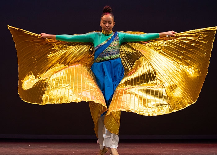 LeeShonel performing liturgical dance