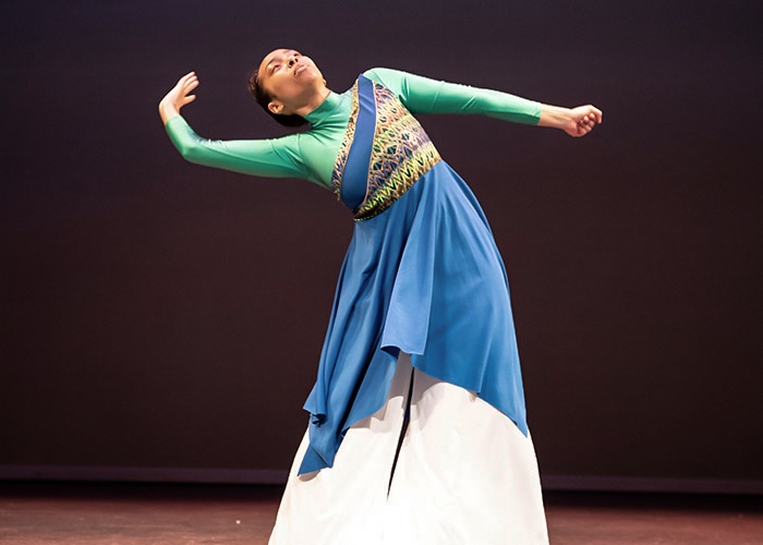 LeeShonel performing liturgical dance