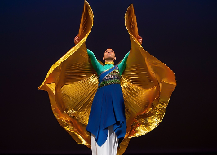 LeeShonel performing liturgical dance