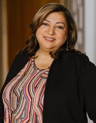 Lina Román's Headshot 