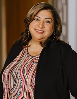 Lina Román's Headshot 